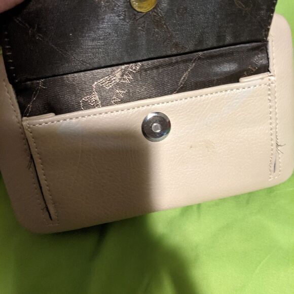 tan cross wallet - Picture 6 of 7